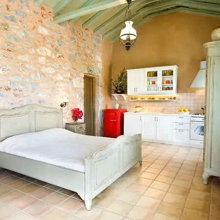 Pandora Aparthotel 3*