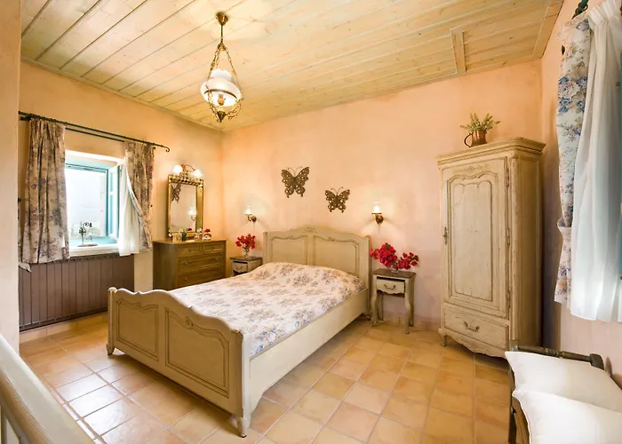 Pandora Pírgos Dhiroú